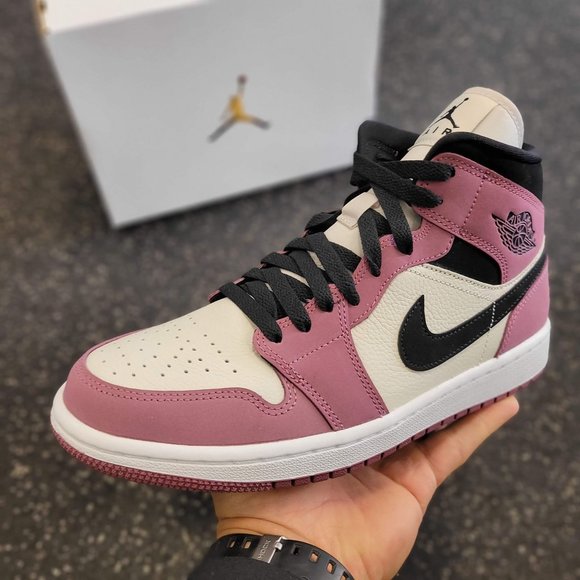 Nike Air Jordan 1 Mid Light Mulberry White Black Size 9W DC7267-500 - Picture 8 of 8